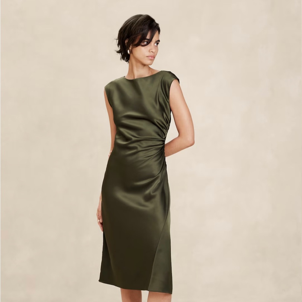 Banana Republic SHIRRED-SIDE SATIN MIDI DRESS in Camo Green